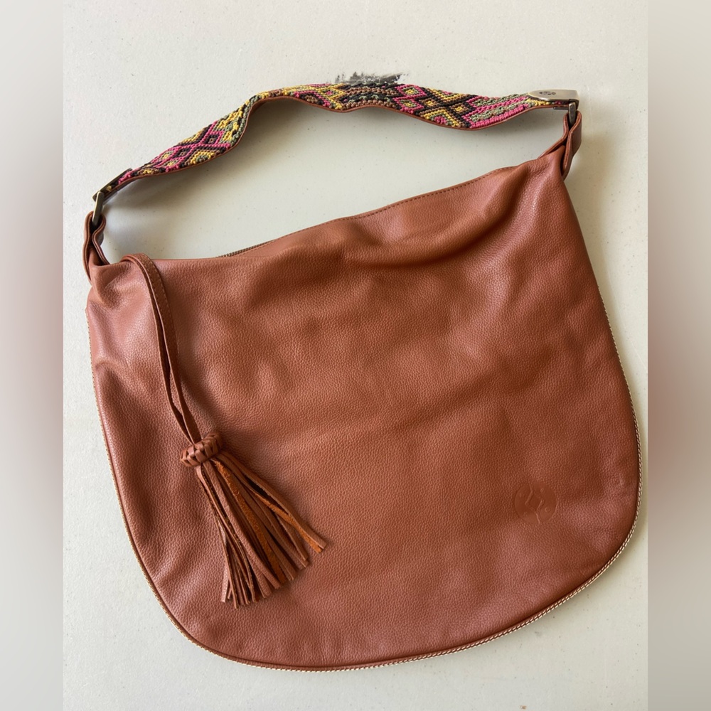 Like new brown leather purse cool strap roomy with zipper
